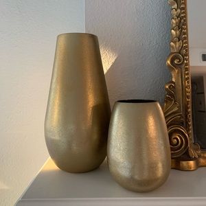 Gold vase set
